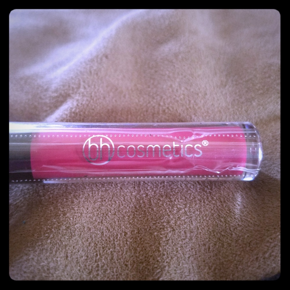 BH Cosmetics Pink Liquid Linen Lisptick